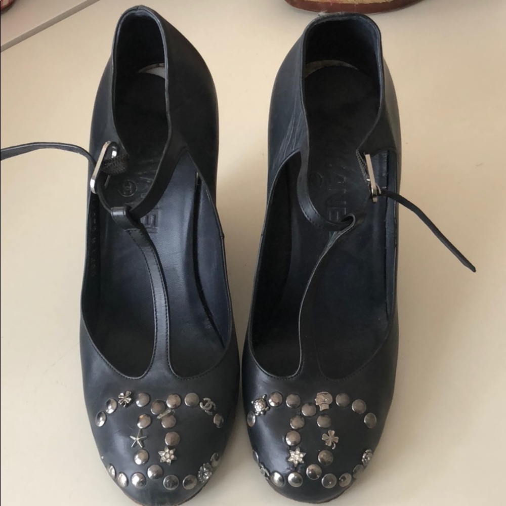 Chanel navy leather wedges